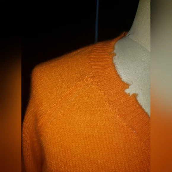 Minnie Rose 100% cashmere orange 🍊 crew neck cut trim. S/M Crew & Scoop Necks